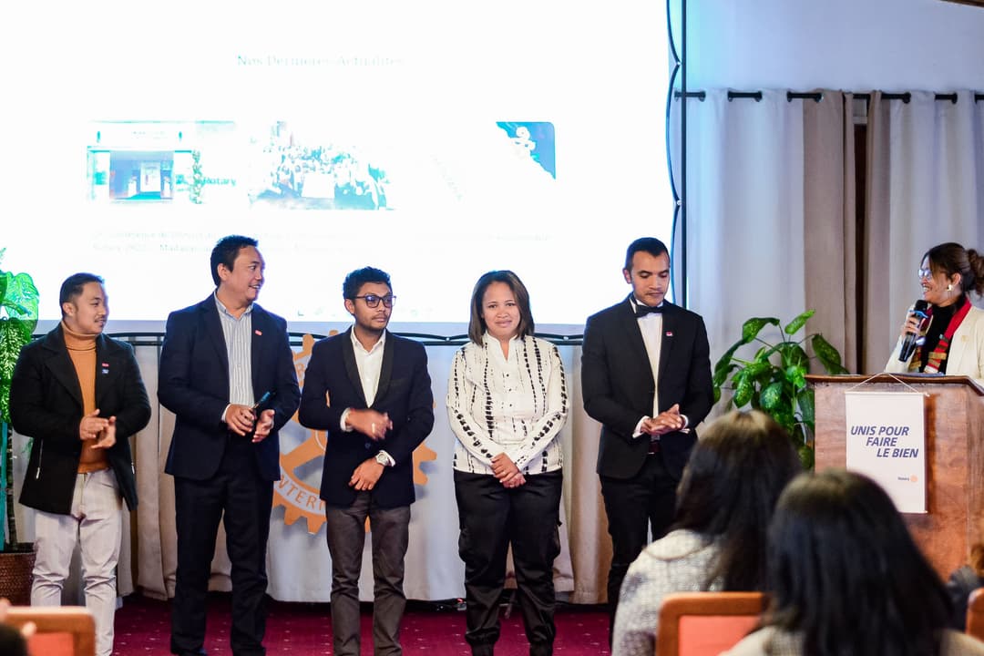 Cérémonie de Passation de Collier Conjointe