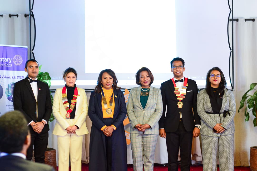 Cérémonie de Passation de Collier Conjointe