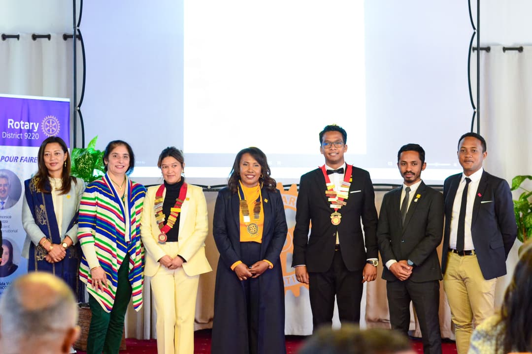 Cérémonie de Passation de Collier Conjointe