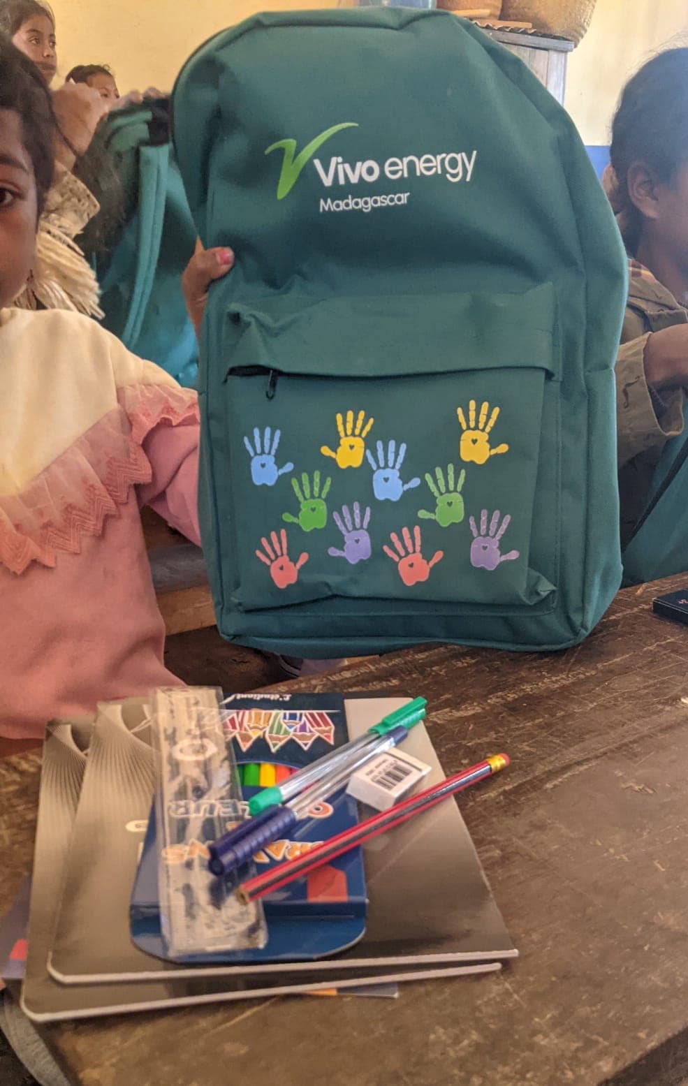 Don de kits scolaires pour les élèves d'un EPP de Manjakandriana