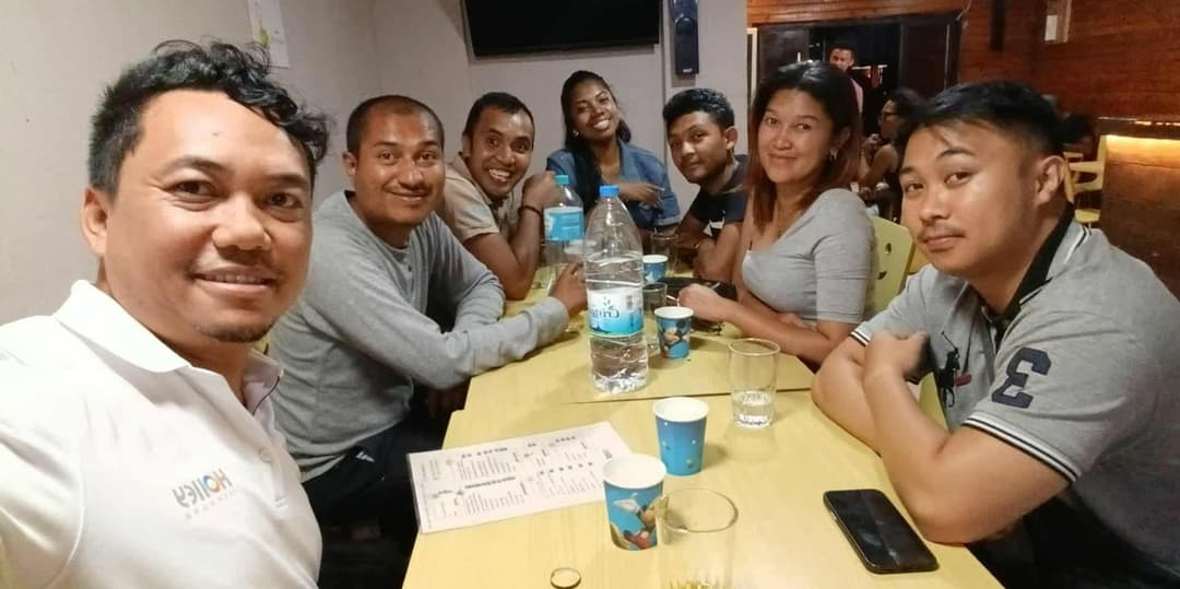 Don de Lampadaires à Ambohitrimanjaka, Réunion et Camaraderie