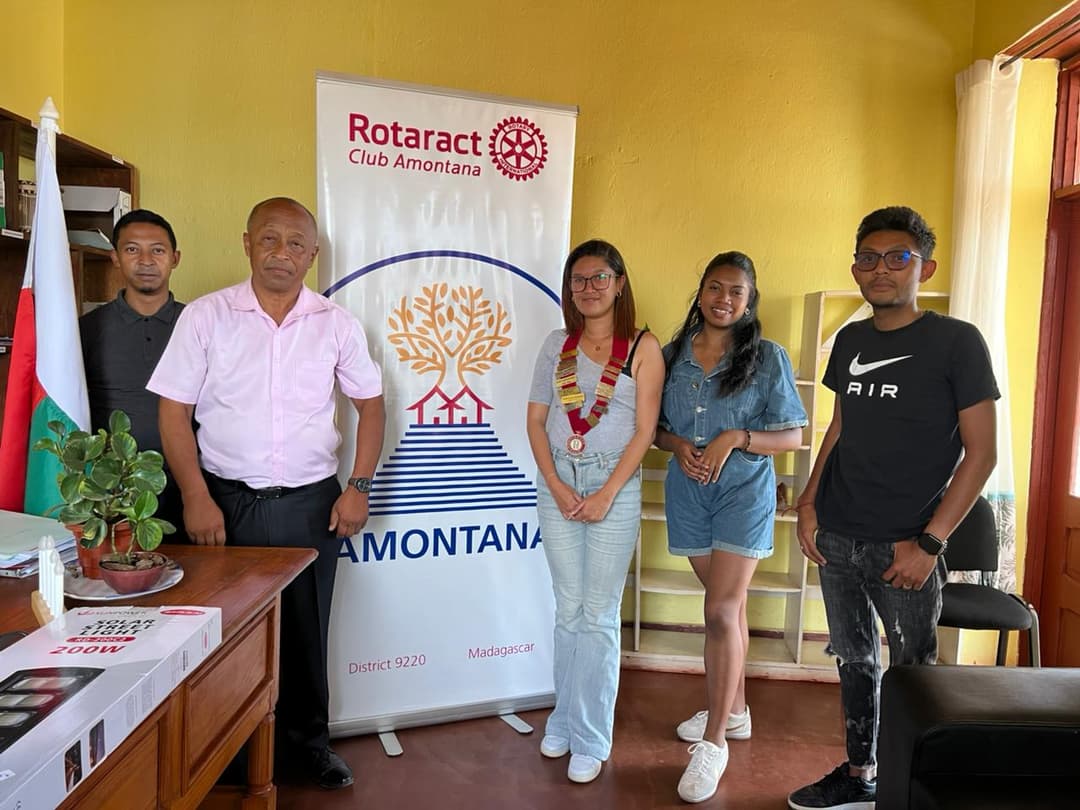 Don de Lampadaires à Ambohitrimanjaka, Réunion et Camaraderie